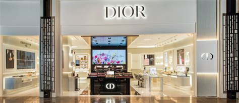 christian dior boutique locations.